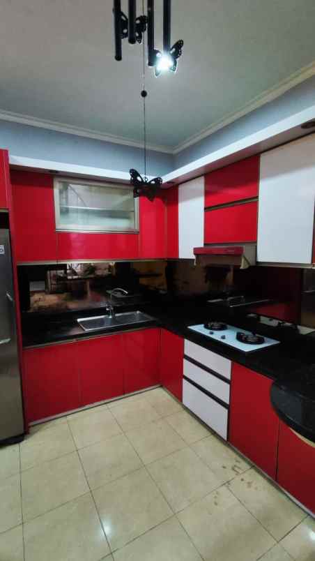 rumah 2 lantai siap huni semi furnished di condet