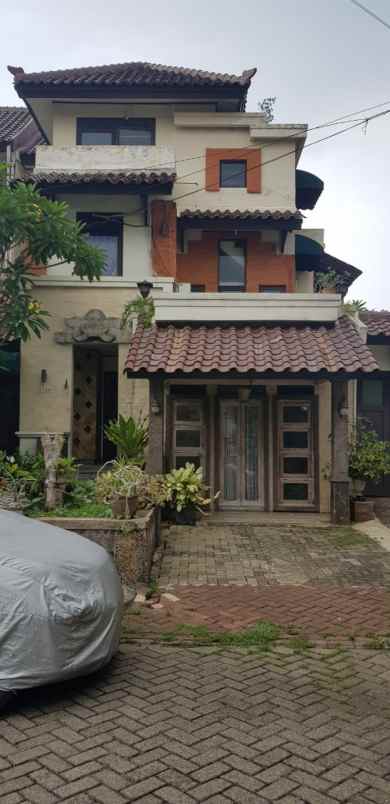 rumah bali view cirendeu