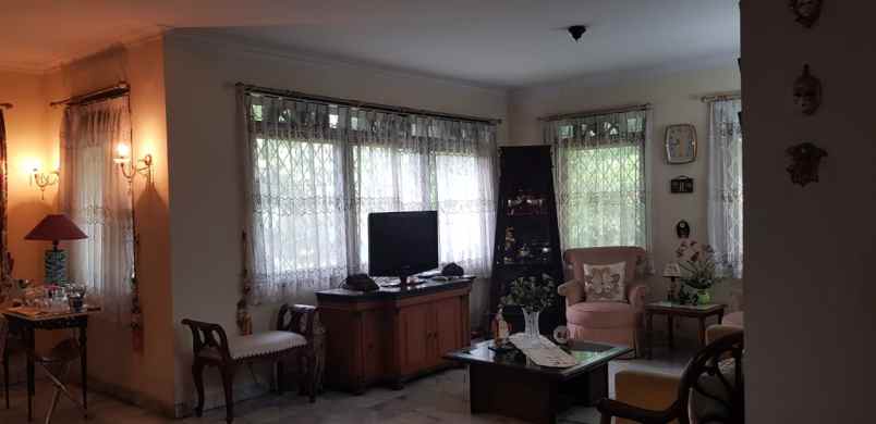 rumah bali view cirendeu