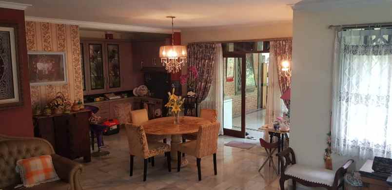 rumah bali view cirendeu