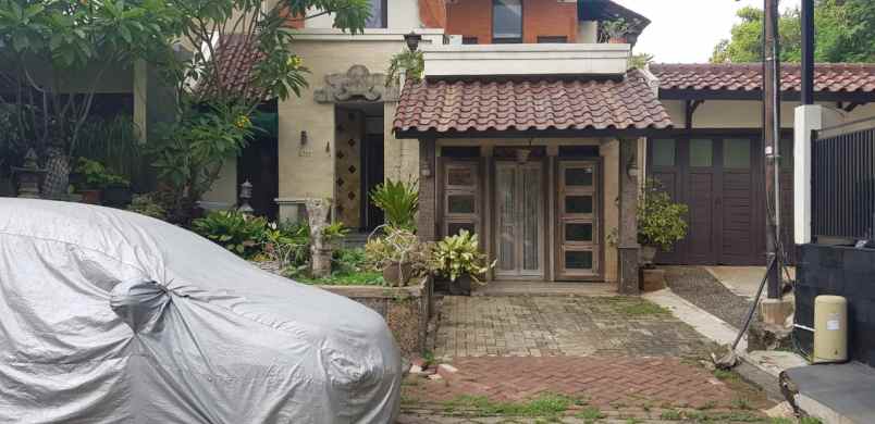 rumah bali view cirendeu