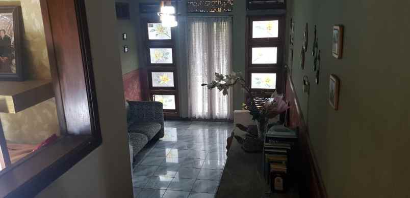 rumah bali view cirendeu