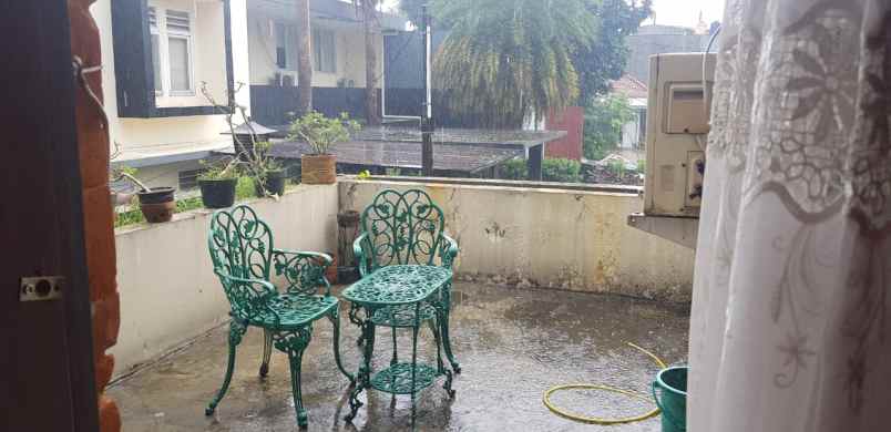 rumah bali view cirendeu