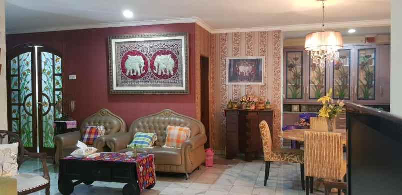 rumah bali view cirendeu