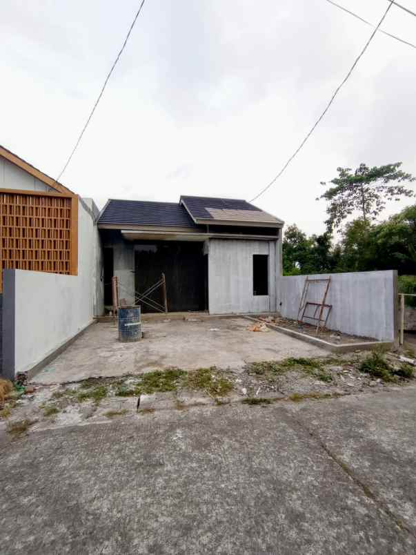 rumah baru dekat ngebo timur gentan kaliurang km 10