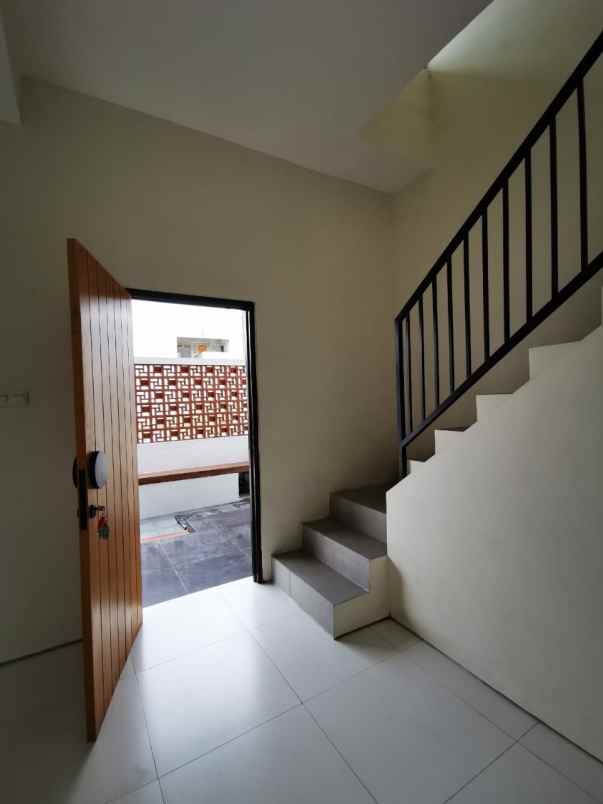 rumah baru design modern strategis di lowokwaru malang