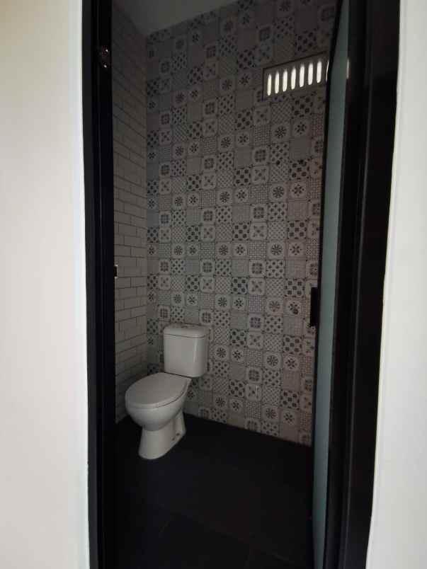 rumah baru design modern strategis di lowokwaru malang