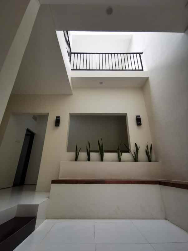 rumah baru design modern strategis di lowokwaru malang