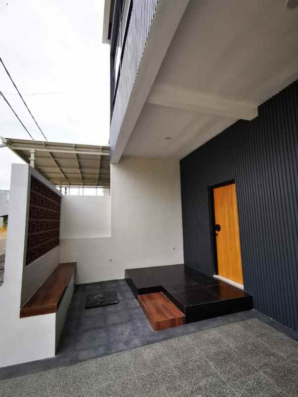 rumah baru design modern strategis di lowokwaru malang