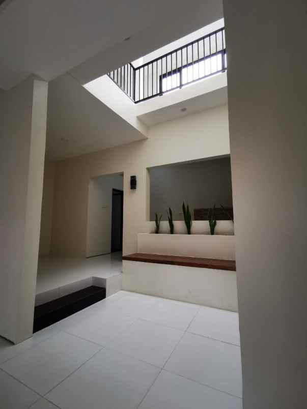 rumah baru design modern strategis di lowokwaru malang