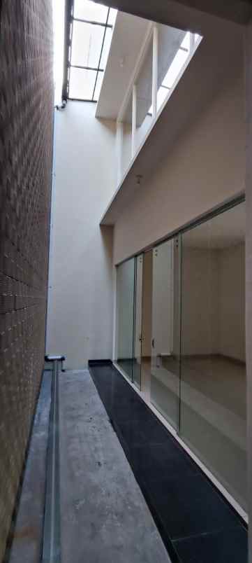 rumah baru di manyar jaya dekat nginden kertajaya merr