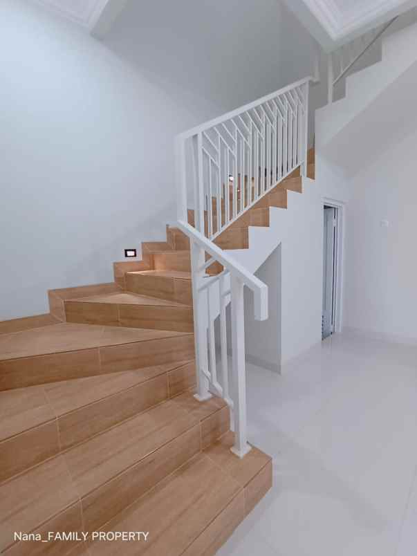 rumah baru disain modern di larangan ciledug