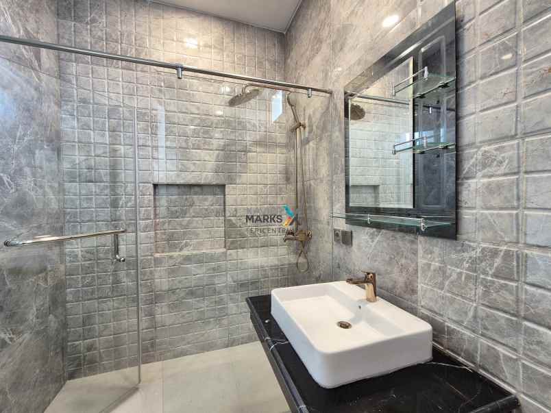 rumah baru full marmer di puri galaxy araya surabaya