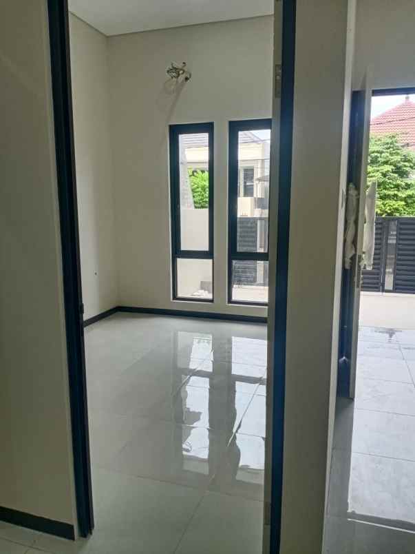 rumah baru lokasi strategis dekat unair