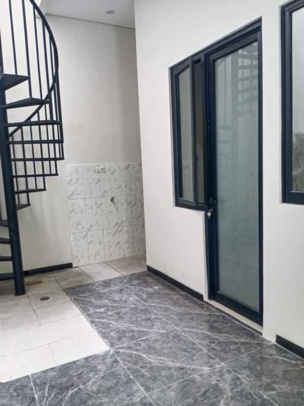 rumah baru lokasi strategis dekat unair