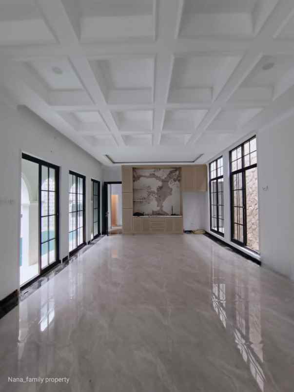 rumah baru mewah lengkap kolam renang di bintaro