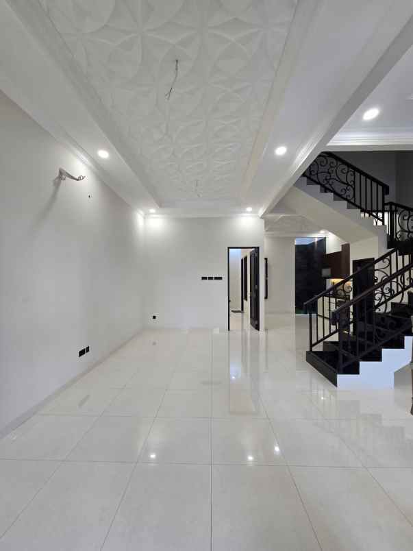 rumah baru modern classic siap huni di duren sawit
