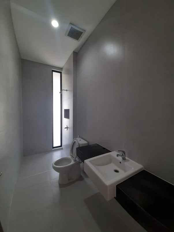 rumah baru modern minimalis di citraland surabaya