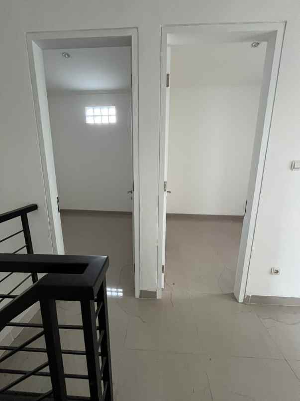 rumah baru siap huni dekat tol dan lrt jatiwaringin