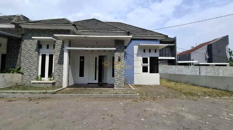 rumah baru siap huni di dalam cluster eksklusif