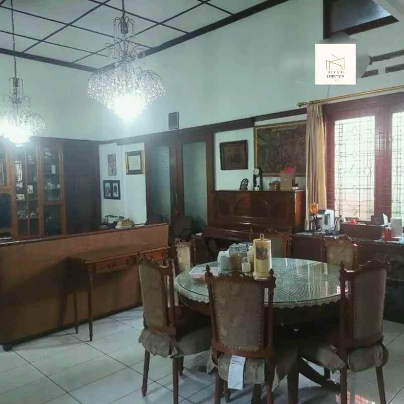 rumah belanda terawat di dago bandung kota