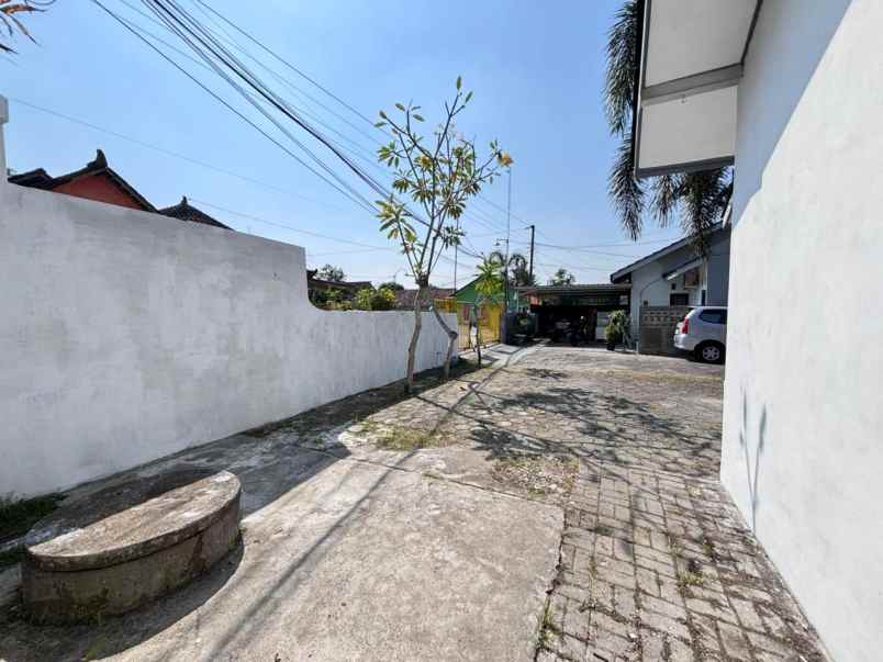 rumah berada di dalam perumahan di srambitan bantul