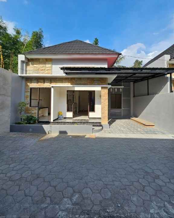 rumah cantik dalam mini cluster di utara maguwoharjo