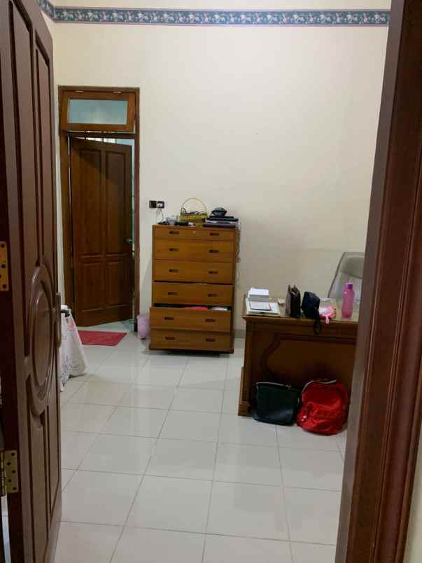 rumah classic pakuwon city villa royal surabaya