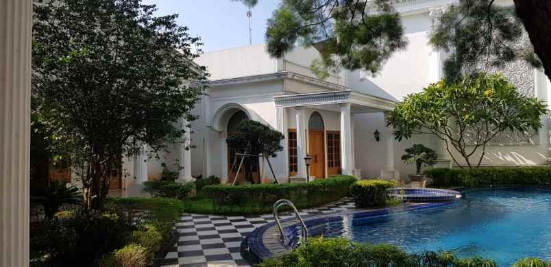 rumah classis di pondok indah jakarta selatan