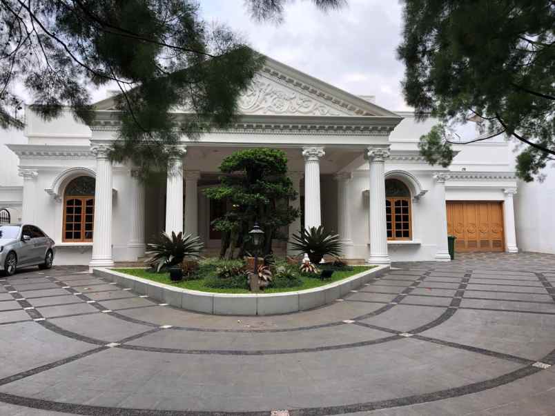 rumah classis di pondok indah jakarta selatan
