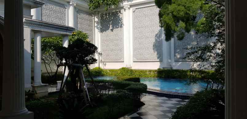 rumah classis di pondok indah jakarta selatan