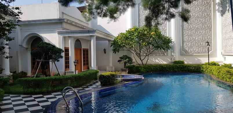 rumah classis di pondok indah jakarta selatan