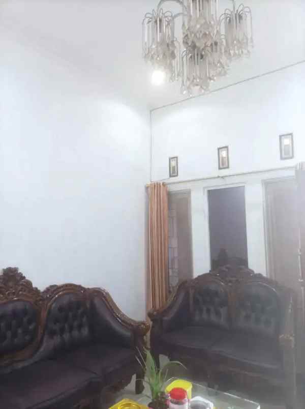 rumah cocok untuk usaha strategis di ketintang madya