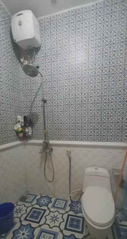 rumah cocok untuk usaha strategis di ketintang madya