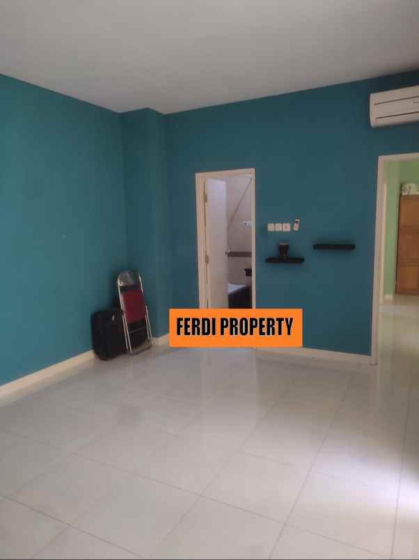 rumah dalam cluster raffles hills cibubur