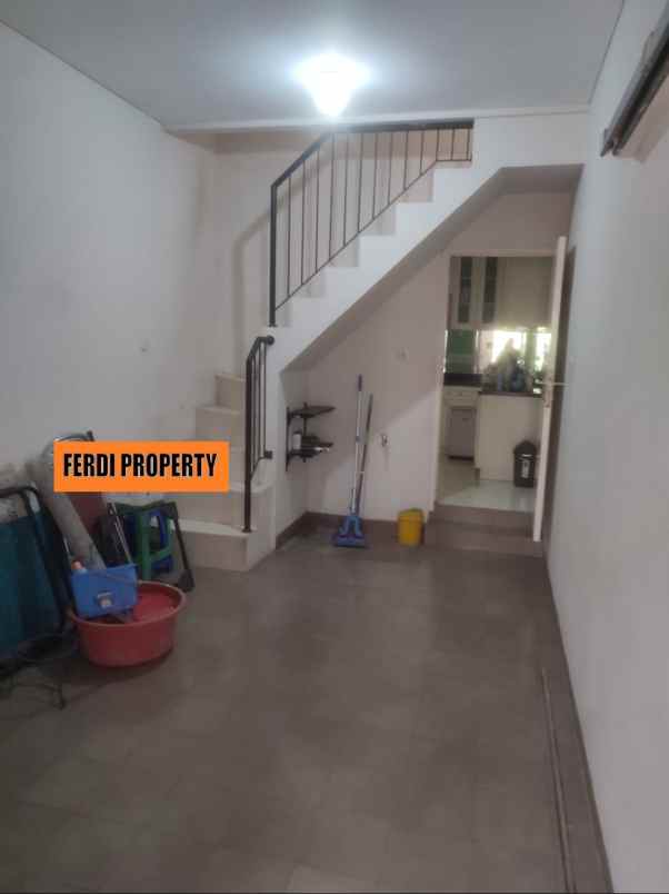 rumah dalam cluster raffles hills cibubur