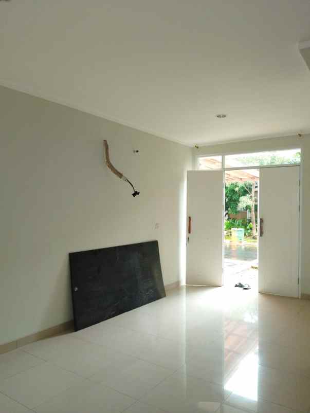rumah dekat mall di cluster bluebell summarecon bekasi