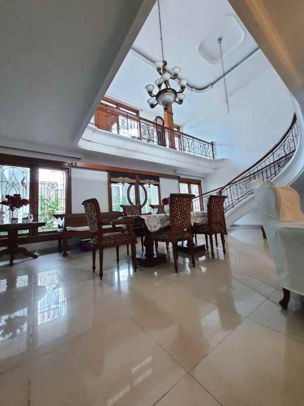 rumah di jalan mandar utama bintaro