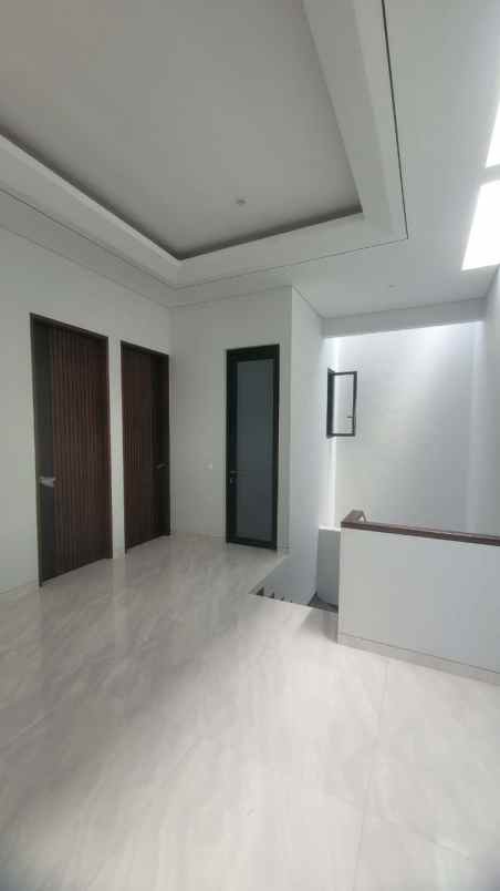 rumah di perum manyar indah new gress bagus