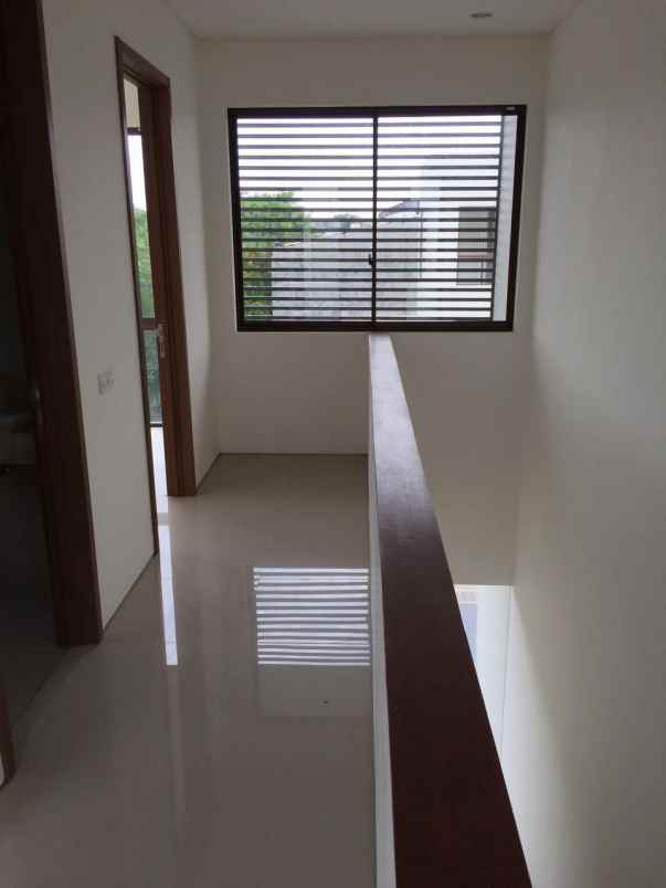rumah graha natura surabaya barat one gate minimalis