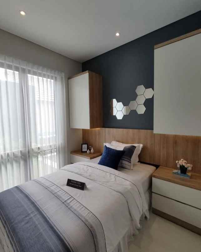 rumah greenlake citraland surabaya