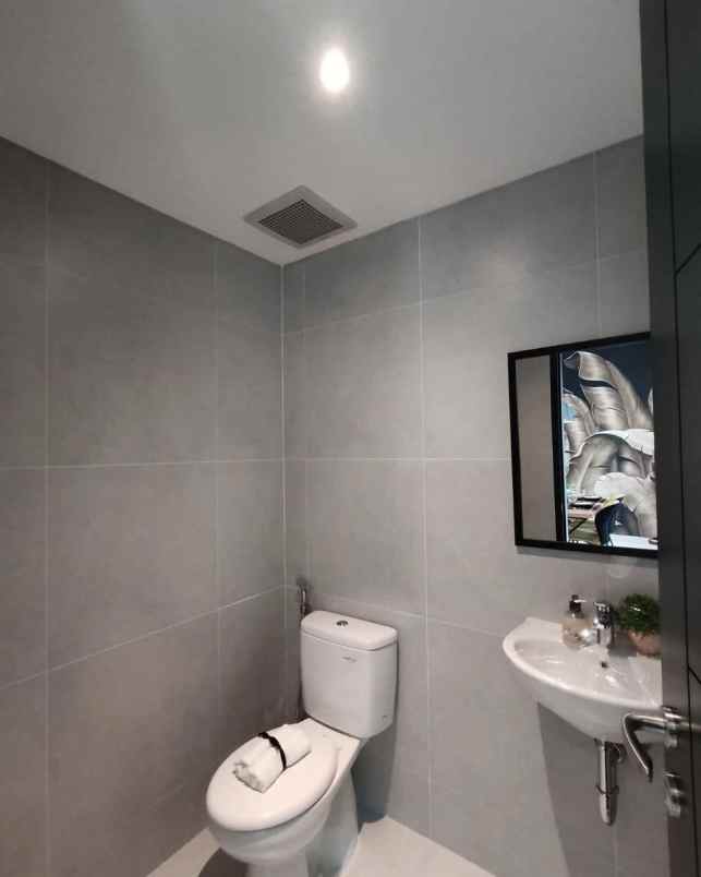 rumah greenlake citraland surabaya