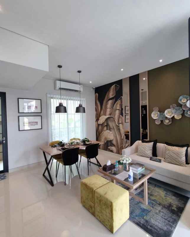 rumah greenlake citraland surabaya