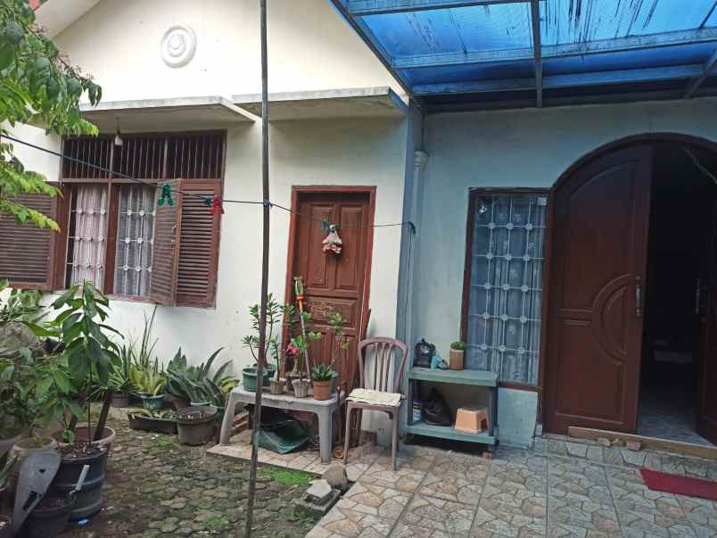 rumah hoek di pondok pekayon indah bekasi selatan