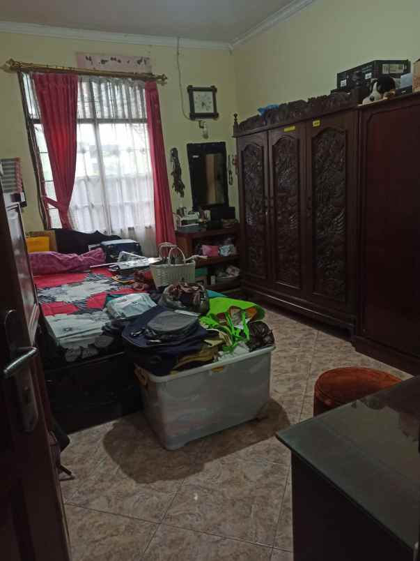 rumah hoek di pondok pekayon indah bekasi selatan