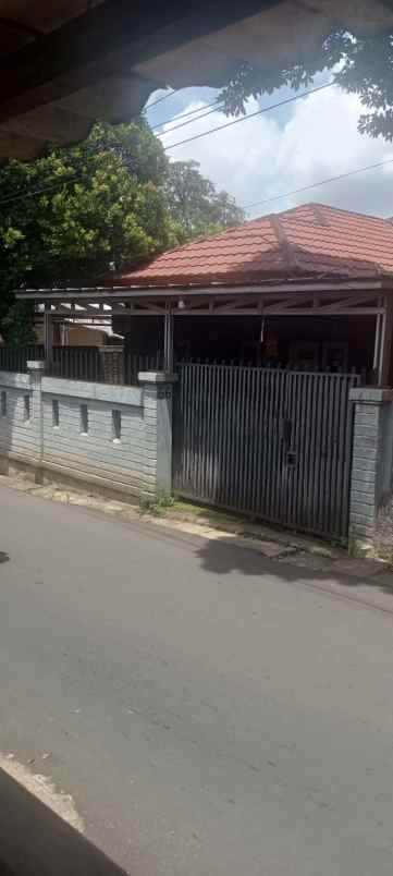 rumah hoek di pondok pekayon indah bekasi selatan