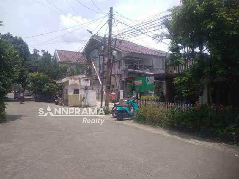 rumah hook tanah luas di perumnas beji depok elinda