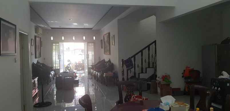 rumah jalan raya pondok kelapa