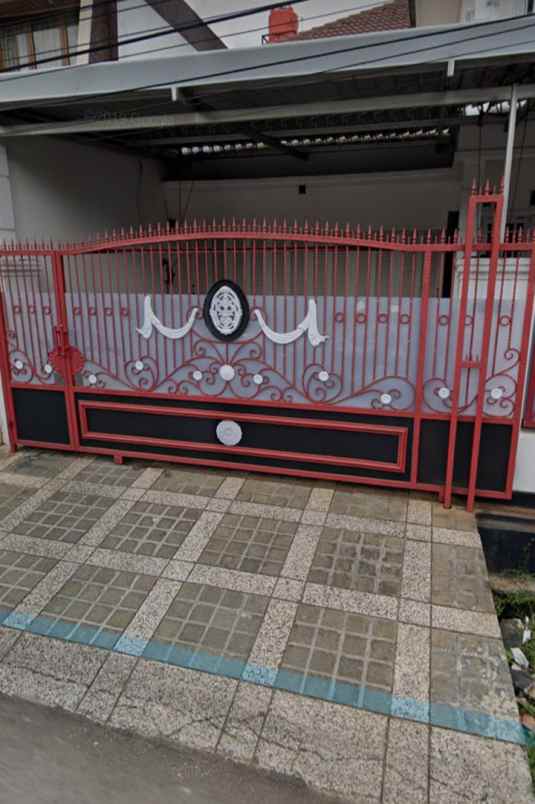 rumah jalan raya pondok kelapa