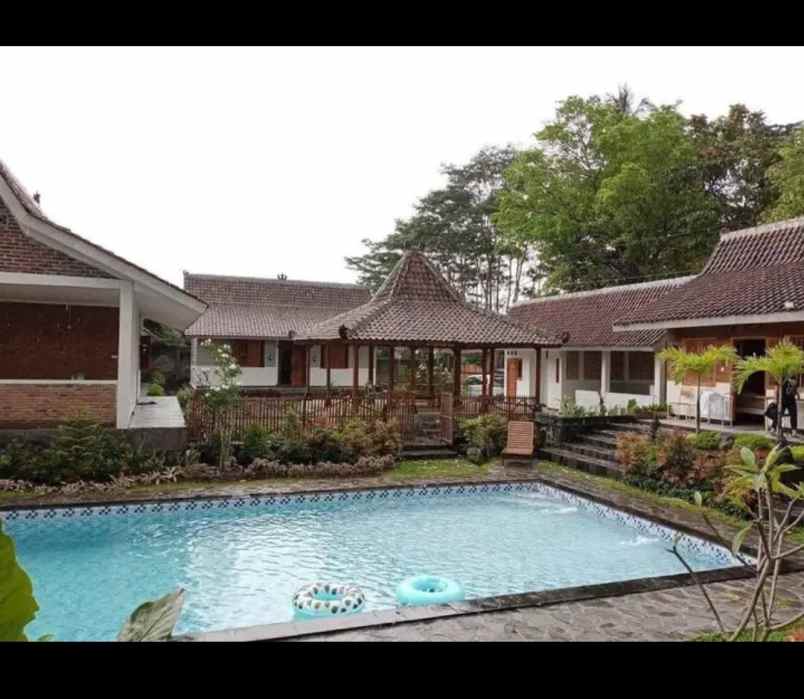 rumah joglo ada kolam renang dekat kampus uii pusat